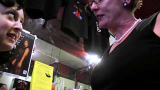 Bar jebači - lezbejka zreo milf HDpornvideo