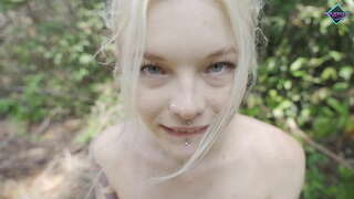 Horny teen ყლე ტყეში. Karneli Bandi