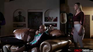 Babe Jillian Janson se arrodilló y chupó la polla grande y disfrutaron de hardcore de mierda coño después de que se