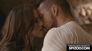 Тенок Убавина Сака Играње Со Непознати