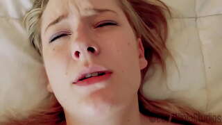 Доведен син на Кара майка Трахнуть го И се озовава Я В Задника Трейлър