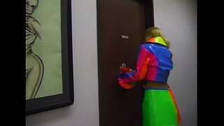 Metro - Cállate Y haz de mí - la escena 1