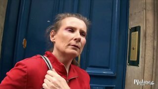 Με τους φίλους μου, σε γαμάει μια ώριμη