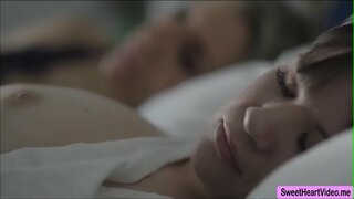 Alison Rey è con Ashley Fires e si diverte a leccare la loro figa