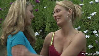 Peitos enormes sobre lesbianas rampage